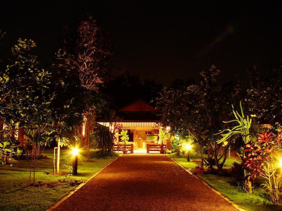Готель Bann Angkana Samut Songkhram Екстер'єр фото